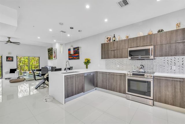 462 SE 1ST Circle, Pompano Beach, FL 33060
