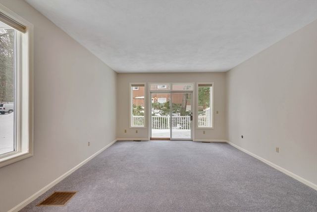 801 Sherwood Forest Ln 801, Saugus, MA 01906