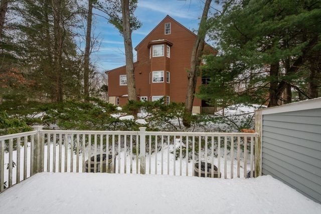 801 Sherwood Forest Ln 801, Saugus, MA 01906