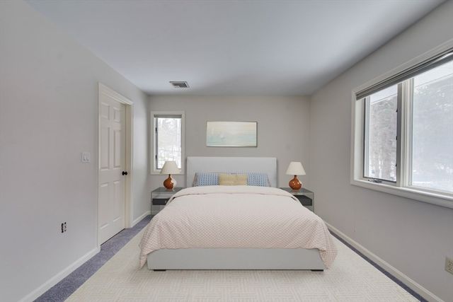 801 Sherwood Forest Ln 801, Saugus, MA 01906