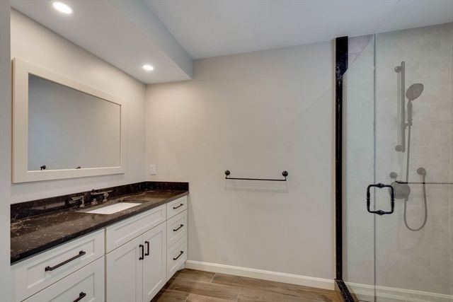 801 Sherwood Forest Ln 801, Saugus, MA 01906