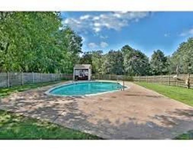 801 Sherwood Forest Ln 801, Saugus, MA 01906