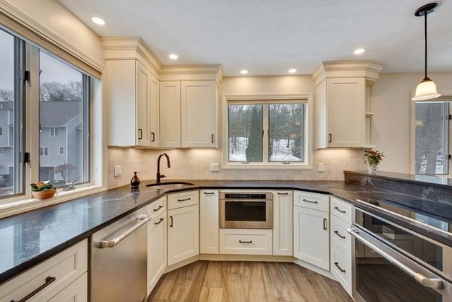 801 Sherwood Forest Ln 801, Saugus, MA 01906