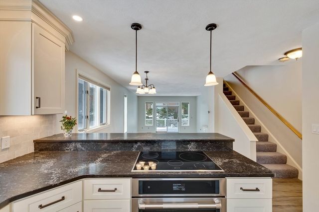 801 Sherwood Forest Ln 801, Saugus, MA 01906