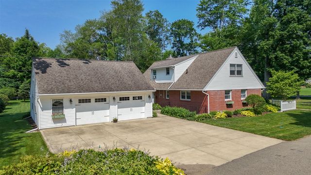 21687 Shiawassee Drive, Cassopolis, MI 49031
