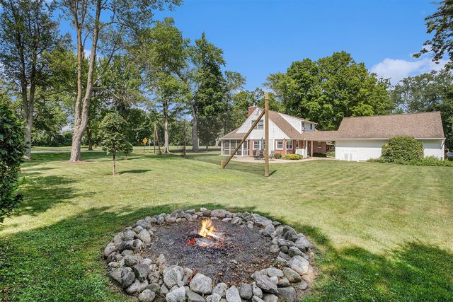 21687 Shiawassee Drive, Cassopolis, MI 49031