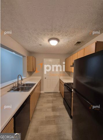 2204 Fairington Village Drive, Lithonia, GA 30038
