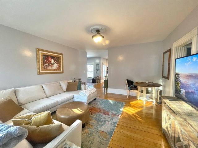56 Saint James Cir 2, Newton, MA 02458