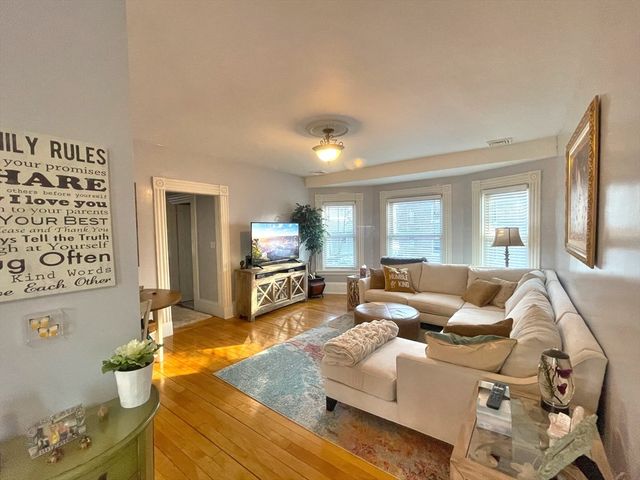 56 Saint James Cir 2, Newton, MA 02458