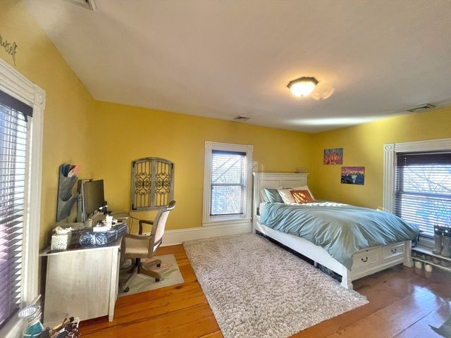 56 Saint James Cir 2, Newton, MA 02458
