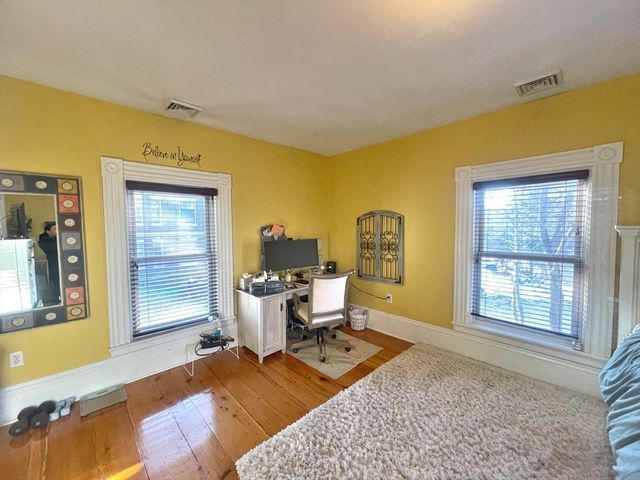 56 Saint James Cir 2, Newton, MA 02458