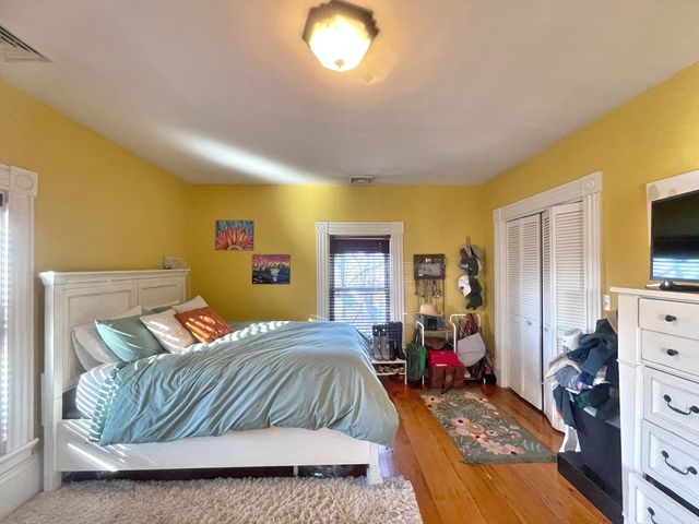 56 Saint James Cir 2, Newton, MA 02458