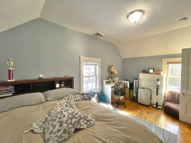 56 Saint James Cir 2, Newton, MA 02458
