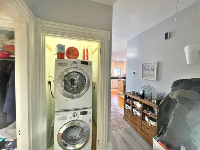 56 Saint James Cir 2, Newton, MA 02458