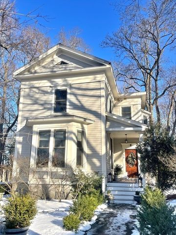 56 Saint James Cir 2, Newton, MA 02458
