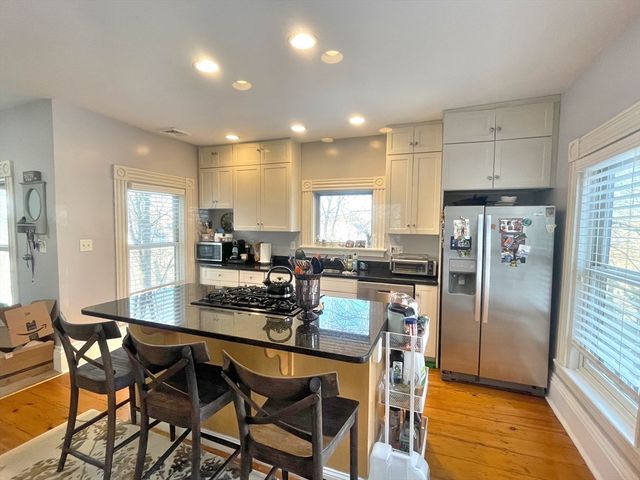 56 Saint James Cir 2, Newton, MA 02458