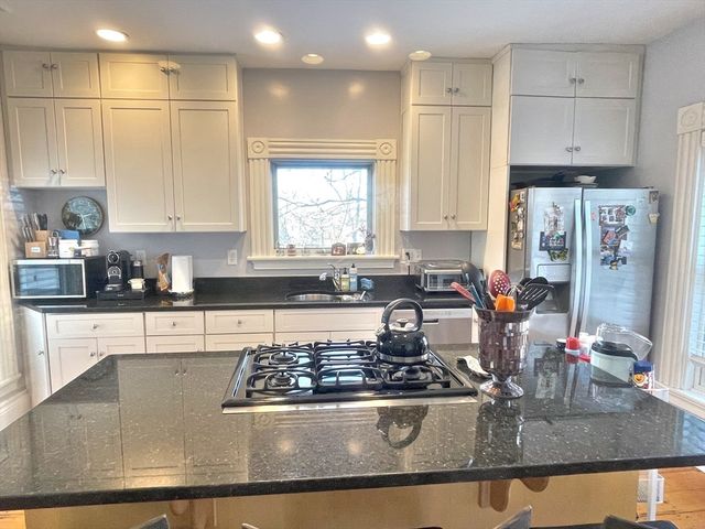 56 Saint James Cir 2, Newton, MA 02458