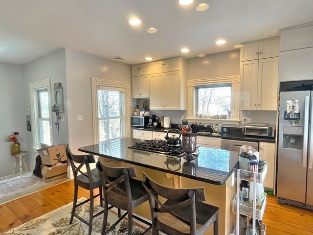 56 Saint James Cir 2, Newton, MA 02458