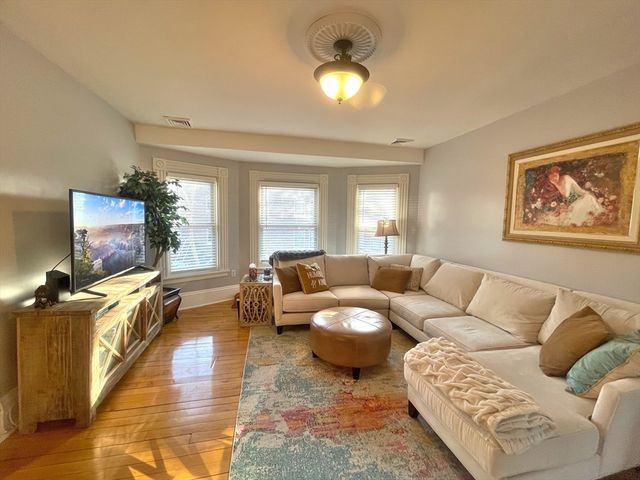 56 Saint James Cir 2, Newton, MA 02458
