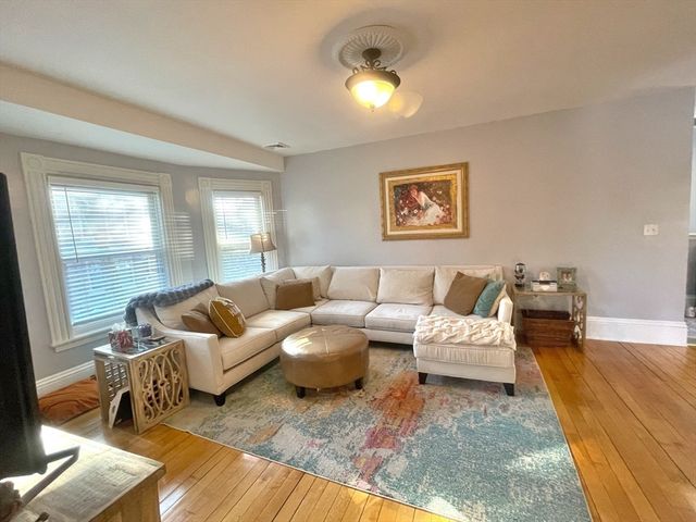 56 Saint James Cir 2, Newton, MA 02458