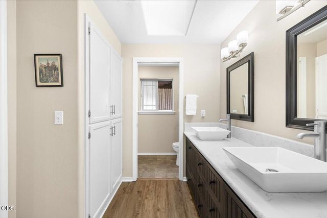 155 Country Hill Drive, Phoenix, OR 97535