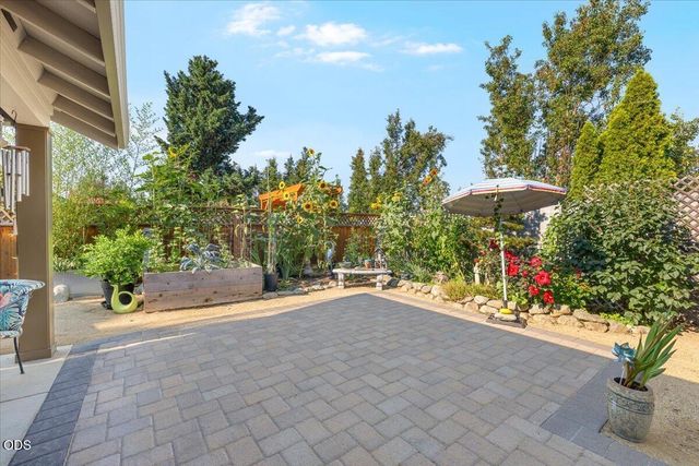155 Country Hill Drive, Phoenix, OR 97535