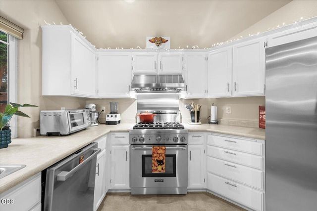 155 Country Hill Drive, Phoenix, OR 97535