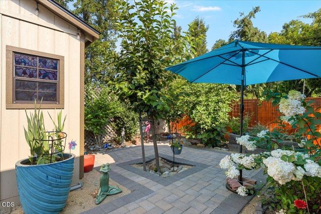 155 Country Hill Drive, Phoenix, OR 97535