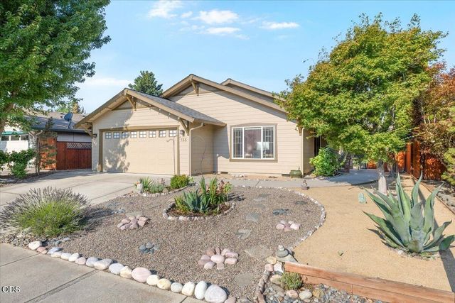 155 Country Hill Drive, Phoenix, OR 97535
