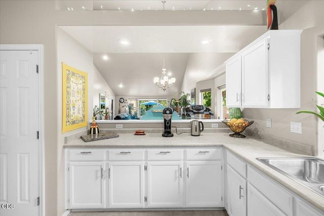 155 Country Hill Drive, Phoenix, OR 97535