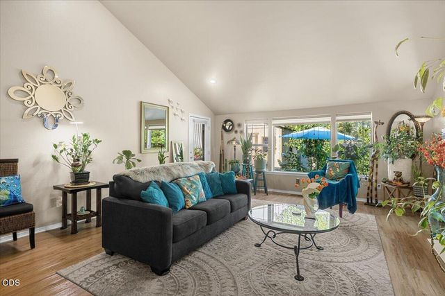 155 Country Hill Drive, Phoenix, OR 97535