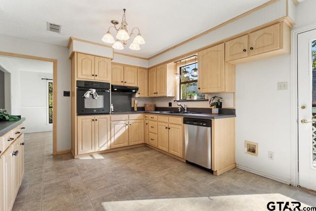 1656 Pineview Lane, Hideaway, TX 75771