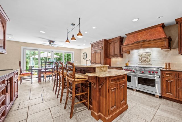 908 Elm Place, Glencoe, IL 60022