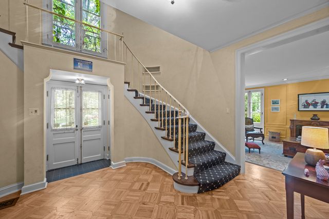 908 Elm Place, Glencoe, IL 60022