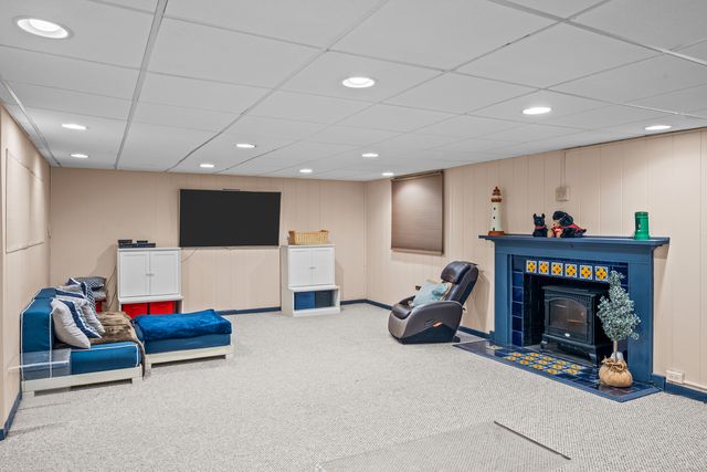 908 Elm Place, Glencoe, IL 60022