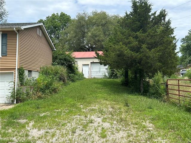 34908 E Shores Road, Lone Jack, MO 64070