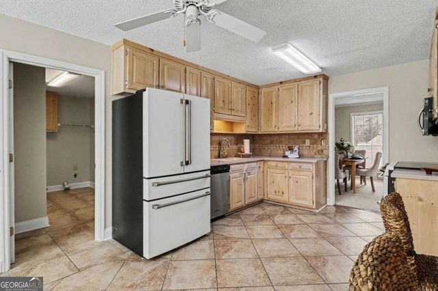 85 London Lane, Sharpsburg, GA 30277