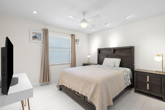 1254 NW 102nd Way, Coral Springs, FL 33071