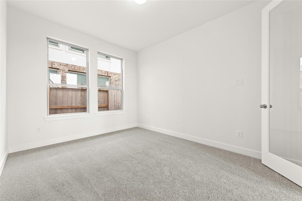 Image 12 of property listing at 10802 Aquila Star Drive, Richmond, TX 77406