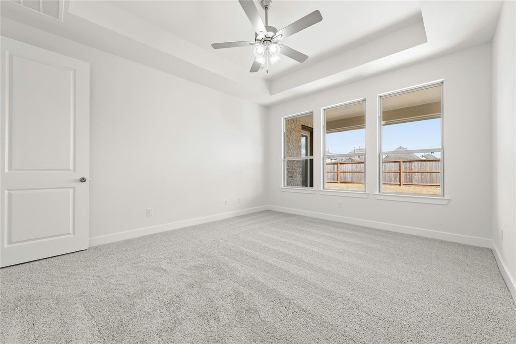 Image 7 of property listing at 10802 Aquila Star Drive, Richmond, TX 77406