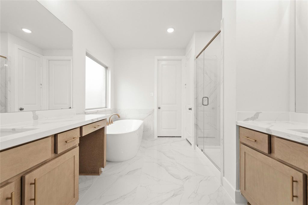 Image 8 of property listing at 10802 Aquila Star Drive, Richmond, TX 77406