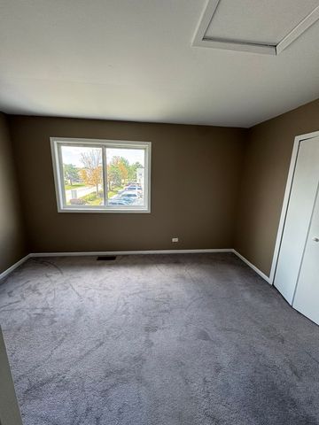 420 Meadowgreen Lane, Round Lake Beach, IL 60073