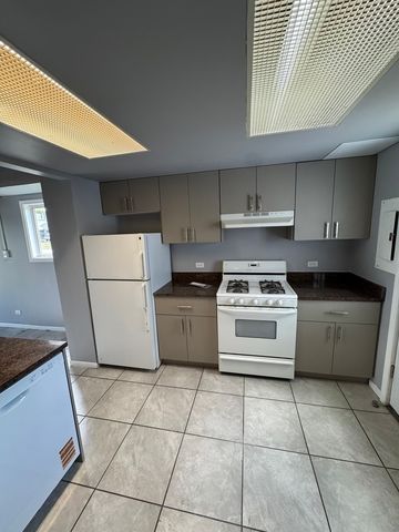 420 Meadowgreen Lane, Round Lake Beach, IL 60073