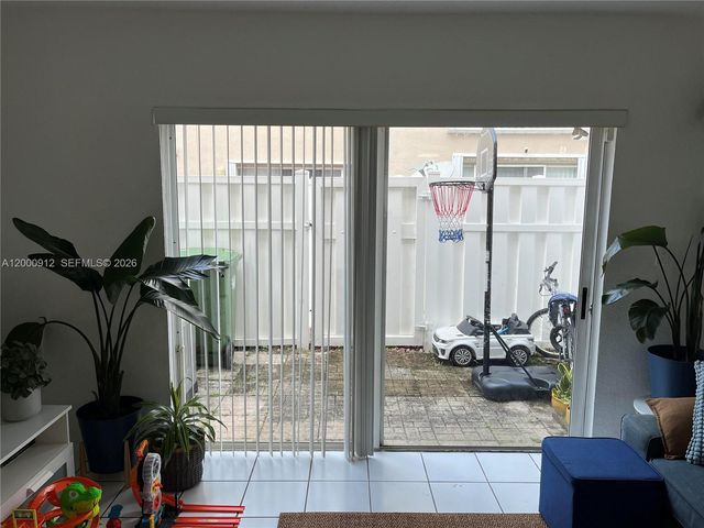 171 Riviera Cir 61, Weston, FL 33326