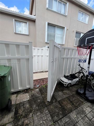 171 Riviera Cir 61, Weston, FL 33326