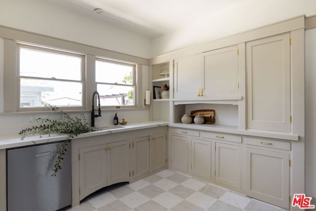 1758 W 41st Drive, Los Angeles, CA 90062