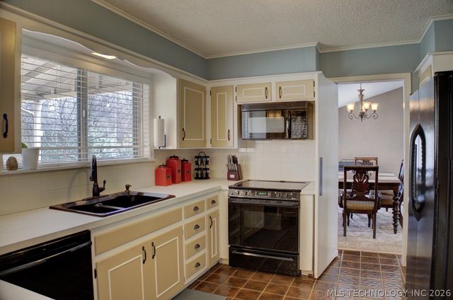 3805 S Canton Avenue, Tulsa, OK 74135