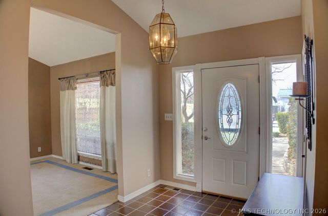 3805 S Canton Avenue, Tulsa, OK 74135