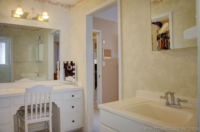 3805 S Canton Avenue, Tulsa, OK 74135