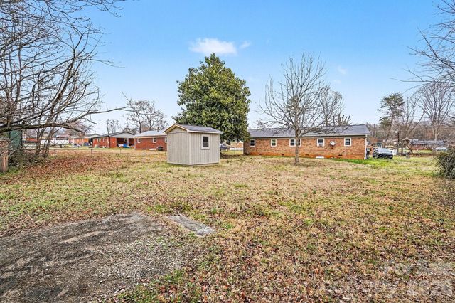 1725 26th Street NE, Hickory, NC 28601